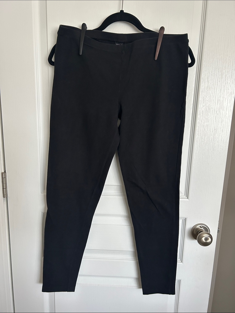 HUE Black Stretch Ponte Leggings